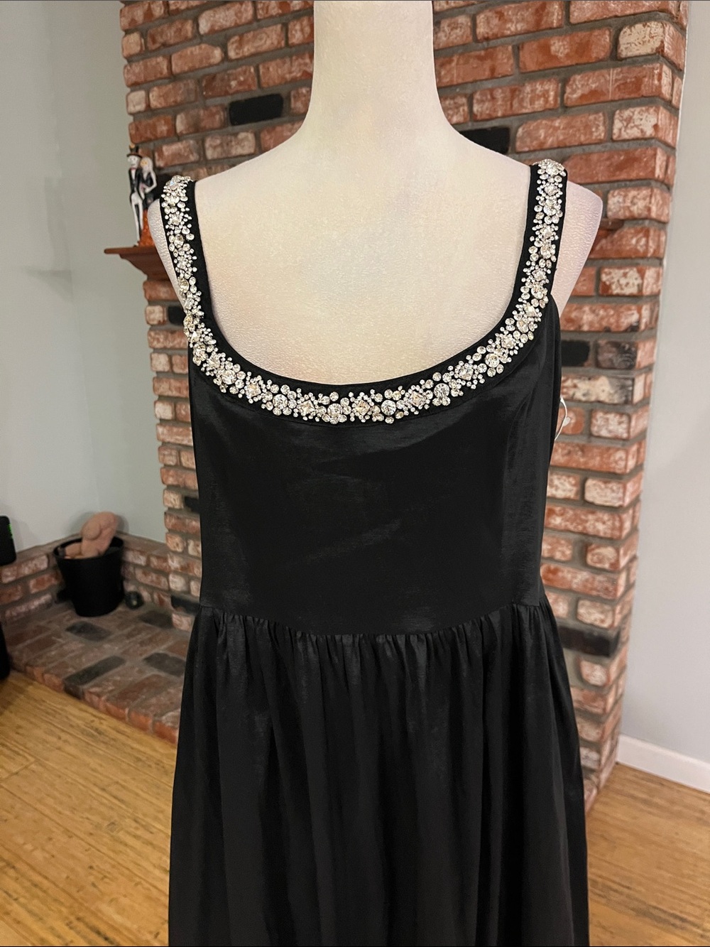Hutch NWT $350 Ericha crystal embellished gown - Picture 3 of 7